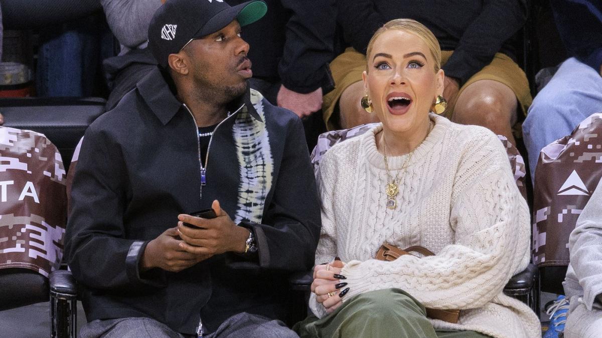 adele a anuntat ca s a logodit cu rich paul in timpul unui concert la munchen momentul a fost filmat de fani