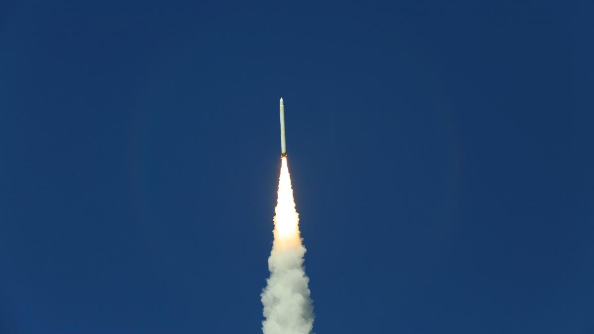 explozia unei rachete chinezesti in spatiu a provocat un nor de sute de resturi care ar putea ramane acolo multi ani de acum inainte