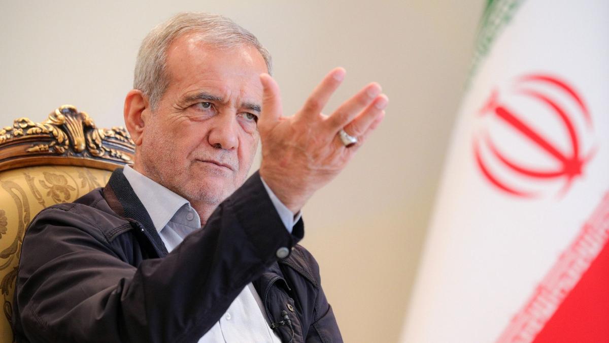 presedintele iranului a prezentat parlamentului noul guvern care include o femeie si un diplomat deschis catre occident