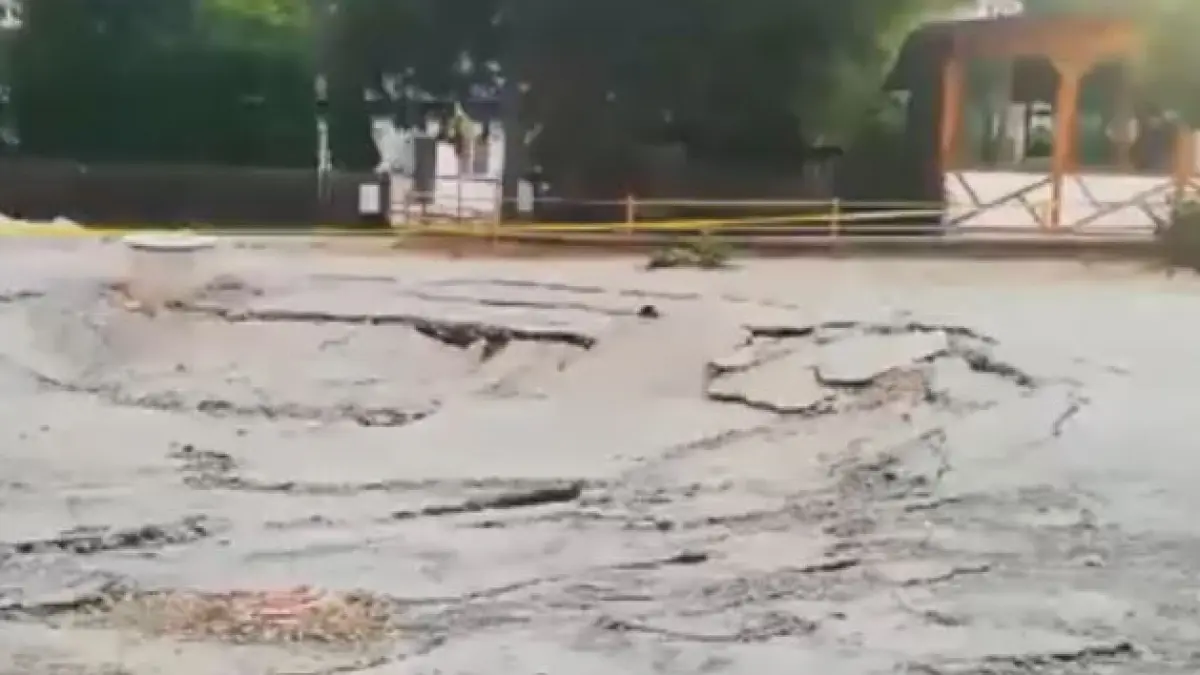 pamantul se surpa din nou in slanic prahova in asfalt au aparut fisuri localnicii sunt in alerta