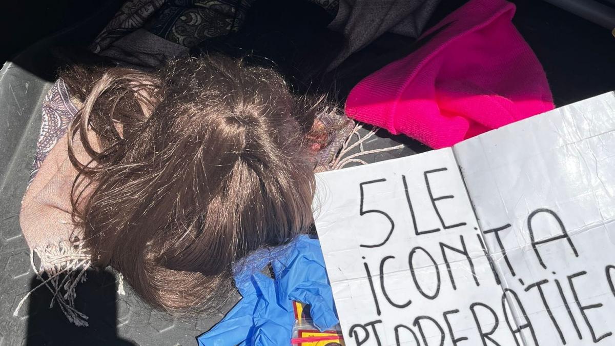 un barbat deghizat in femeie cersea in bucuresti avea masina alaturi si din banii primiti de la trecatori isi platea chiria