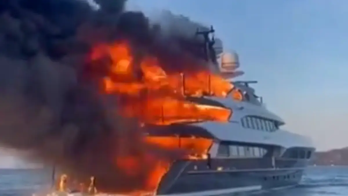 un iaht de lux a luat foc in sardinia si s a scufundat la bord erau 12 pasageri