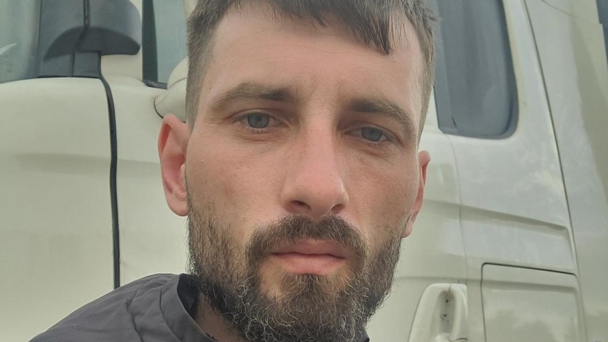 cine este romanul care a injunghiat de 8 ori o fetita in mijlocul londrei