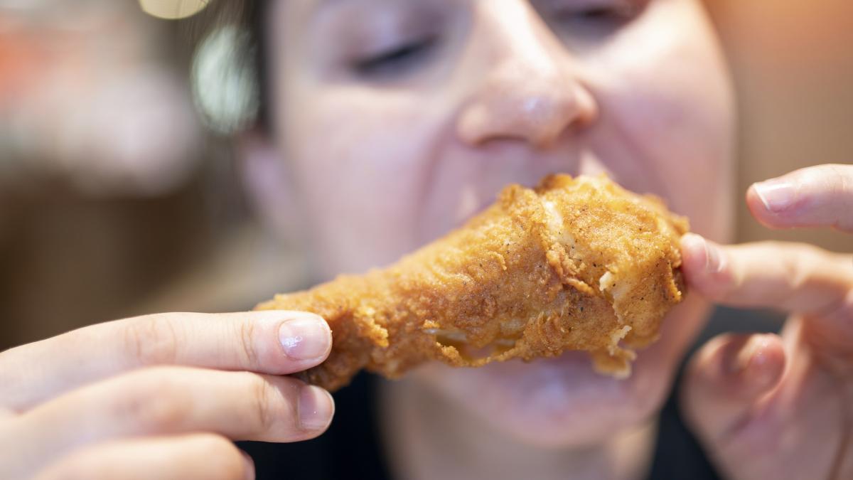 o femeie a primit 9 ani de inchisoare dupa ce a furat aripioare de pui in valoare de 1 5 milioane de dolari