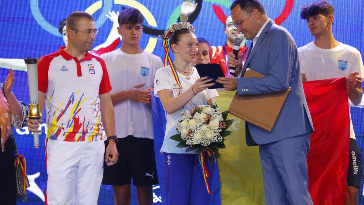 ana maria barbosu a primit titlul de ambasador al municipiului focsani gimnasta va primi vineri medalia de bronz