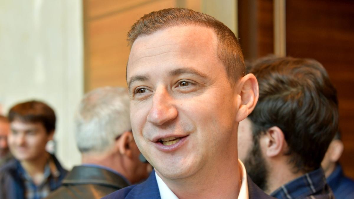 cum arata portretul viitorului presedinte al romaniei alfred simonis trebuie sa se dezbrace de haina de om politic
