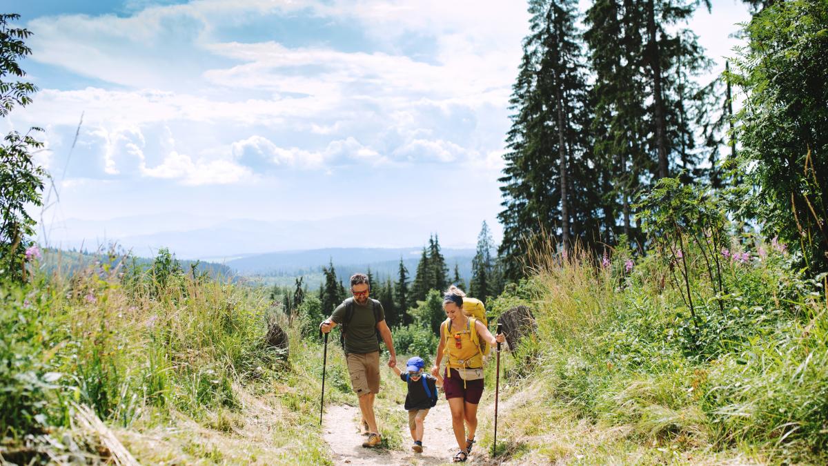 sfaturile salvamontistilor pentru romanii care merg pe munte in minivacanta de sfanta maria