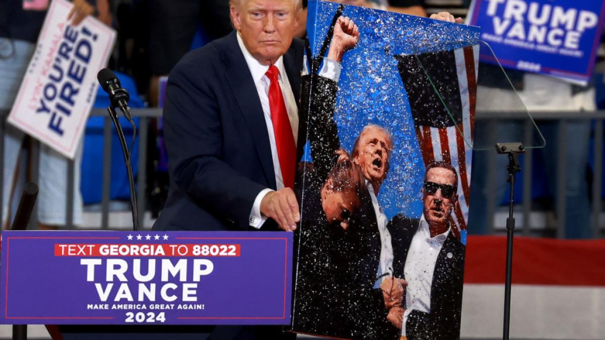 trump urmareste incontinuu clipul de 7 secunde in care a fost impuscat apropiatii sai se tem ca sufera de sindrom post traumatic