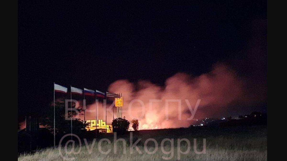 crimeea zguduita de explozii peste noapte ucraina a bombardat trecerea cu feribotul din kerci rusii au inchis podul lui putin