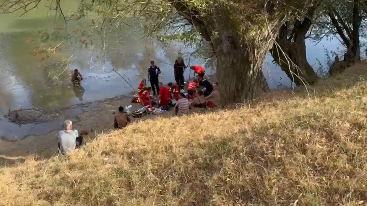 un barbat a murit inecat in raul timis pentru a si salva fetita copila a fost dusa la spital