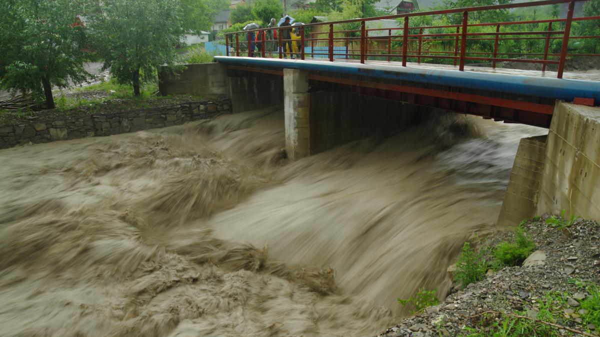 harta avertizare cod galben de inundatii pe mai multe rauri din romania torenti si viituri rapide