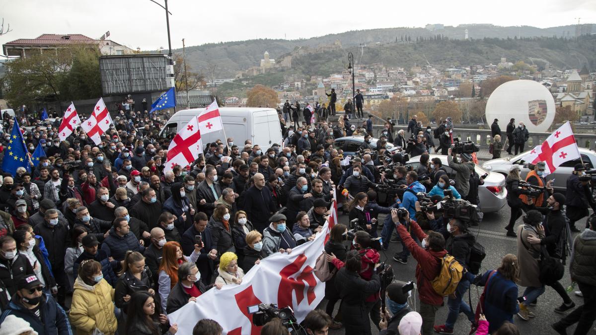 partidul de guvernare pro rus din georgia a anuntat ca vrea sa interzica opozitia