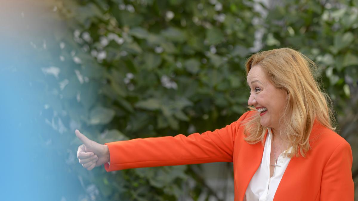 psd o acuza pe elena lasconi cu si a angajat sotul pe bani publici nepotism ordinar