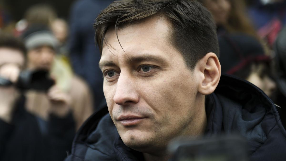 rusia l a condamnat pe disidentul dmitri gudkov la opt ani de inchisoare pentru publicarea de informatii false despre armata