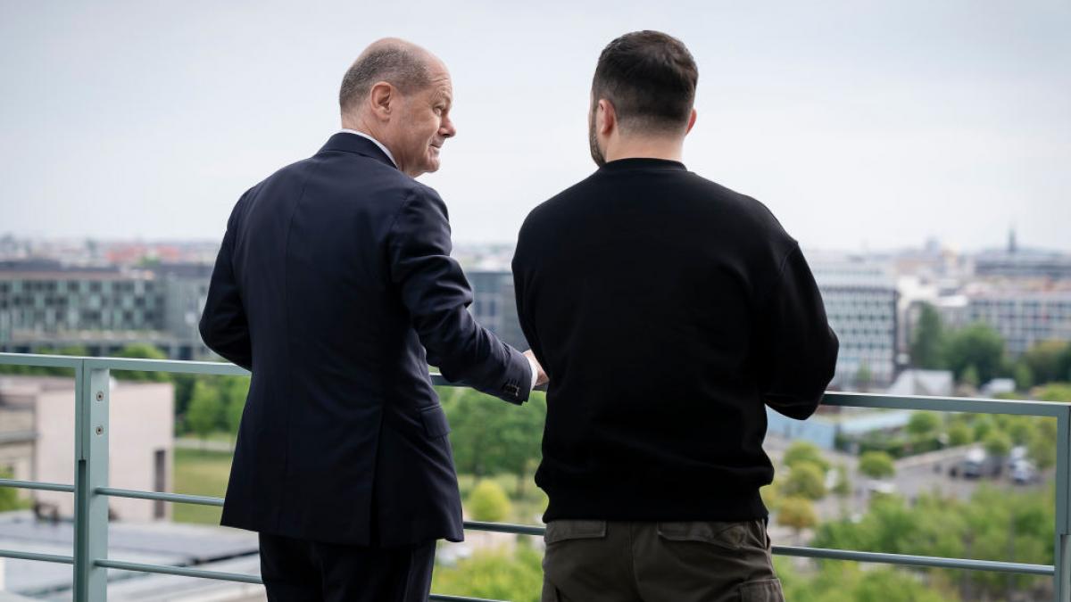 scholz il linisteste pe zelenski dupa ce germania a taiat la jumatate ajutorul militar pentru kiev continuam sa sprijinim ucraina