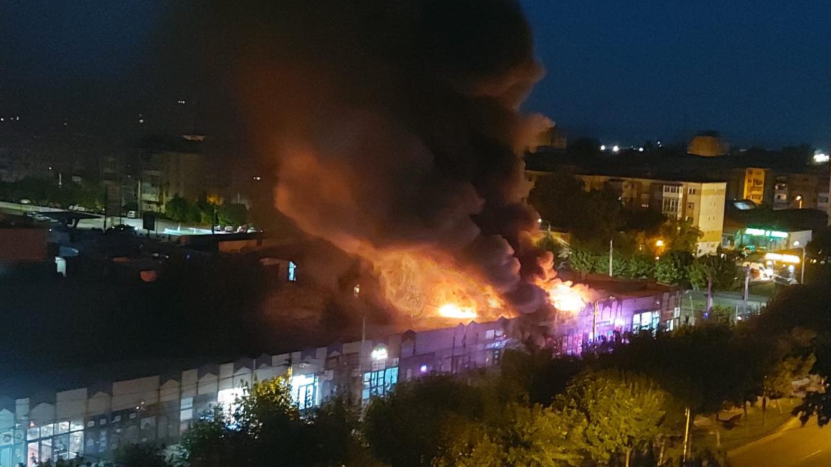 video incendiu puternic la craiova 5 magazine au fost cuprinse de flacari