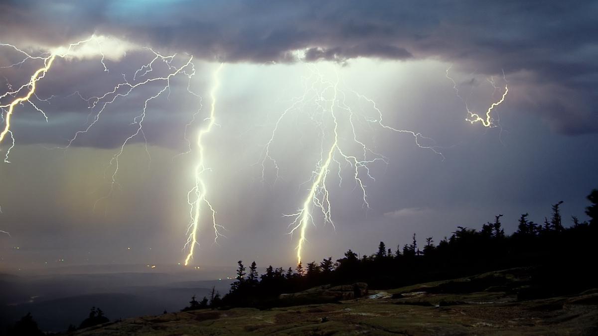 cum arata un barbat dupa ce trasnetul a lovit la doar doi metri de el si a pierdut constienta din cauza bubuiturii