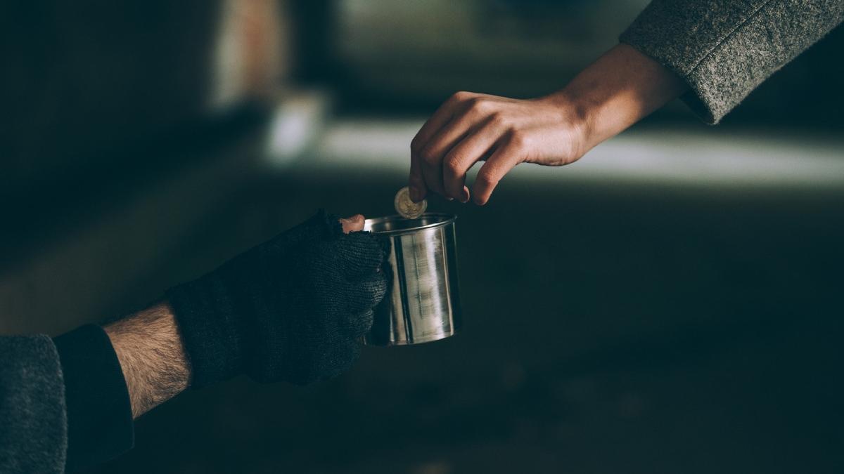 orasul din romania unde locuitorii sunt amendati drastic daca dau bani cersetorilor