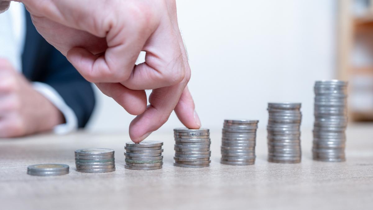 avertismentul unui economist sef politicienii care spun ca taxele nu vor creste sunt mincinosi