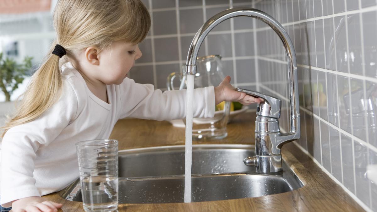 fluorul din apa de la robinet este asociat cu scaderea iq ului la copii raportul controversat publicat de guvernul din sua