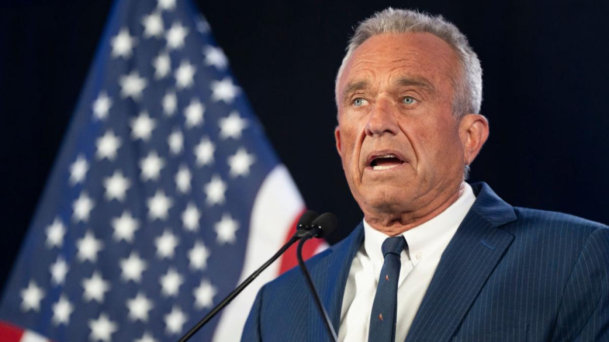 robert kennedy jr anunta ca si retrage candidatura in alegerile prezidentiale si il va sustine pe donald trump