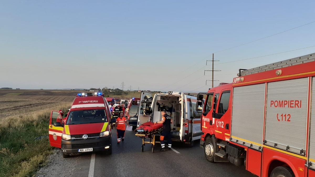accident grav intre un microbuz si doua masini 2 oameni au murit planul rosu de interventie a fost activat