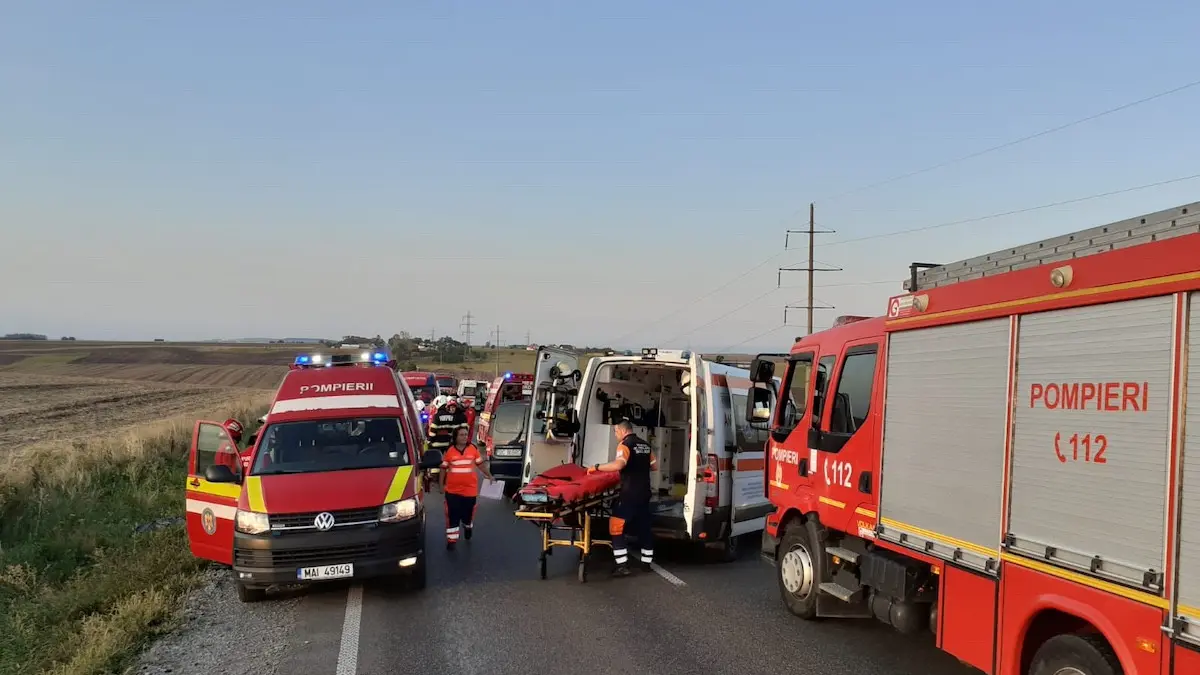 accident grav intre un microbuz si doua masini 2 oameni au murit planul rosu de interventie a fost activat