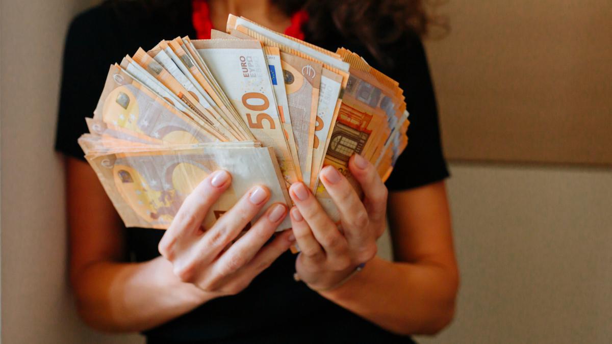 cum a reusit o romanca din spania sa pacaleasca un pensionar cu aproape 1 milion de euro