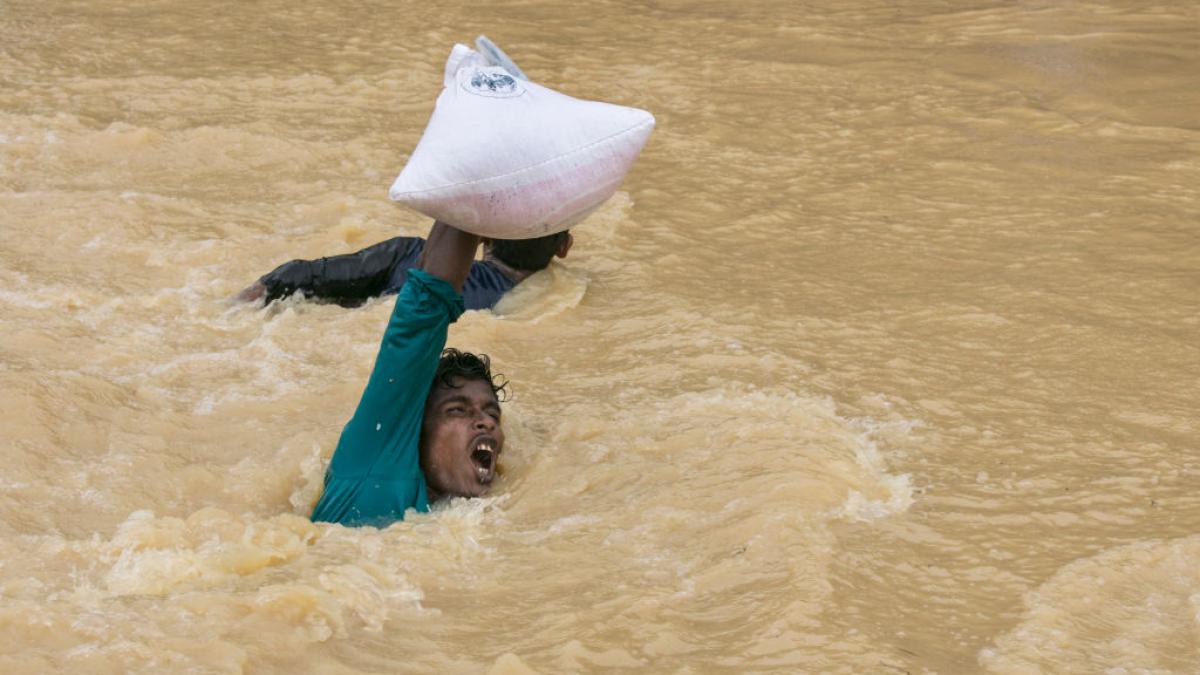 tara distrusa de inundatii apocaliptice care da vina pe vecini au folosit apa ca pe o arma