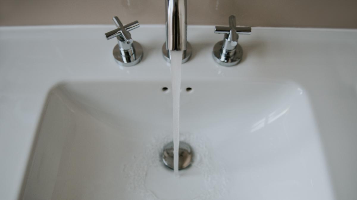 avarie majora in reteaua de termoficare din bucuresti raman fara apa calda blocuri din trei sectoare