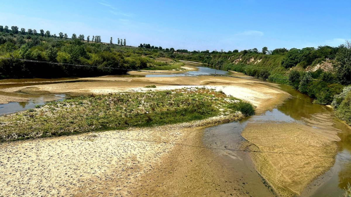 inca doua rauri din romania au secat complet imagini spectaculoase facute publice de apele romane