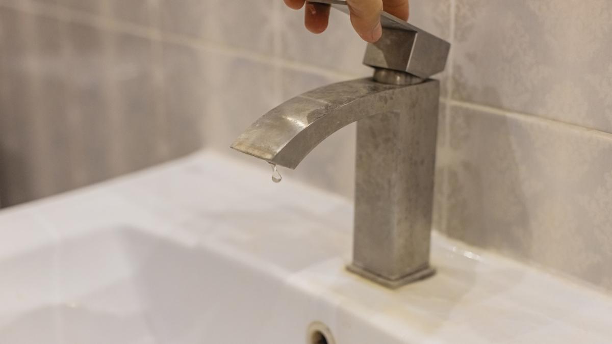 una dintre cele mai populare statiuni din romania a ramas fara apa din cauza secetei hotelurile si pensiunile au fost afectate