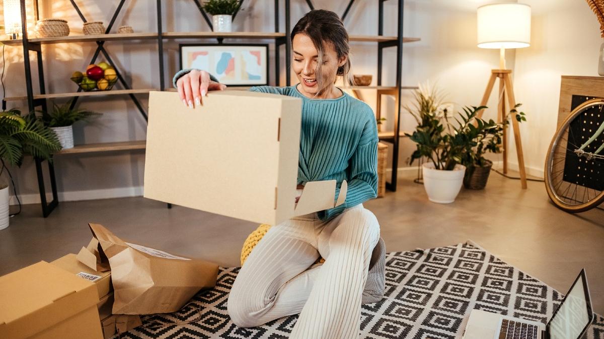 cat cheltuiesc romanii pe haine accesorii si bijuterii din asia posta romana a creat ghisee speciale pentru livrari