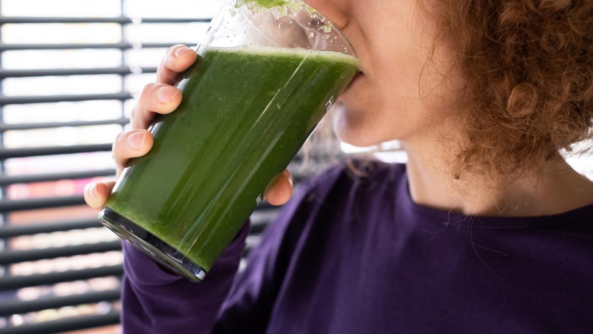 un barbat a otravit sucul sotiei de 12 ori spera sa moara iar el sa se insoare cu fiica ei