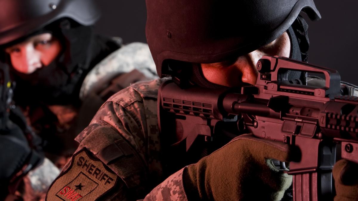 un roman este acuzat in sua de conspiratie pentru atacuri de tip swatting si amenintari cu bomba impotriva oficialilor guvernamentali