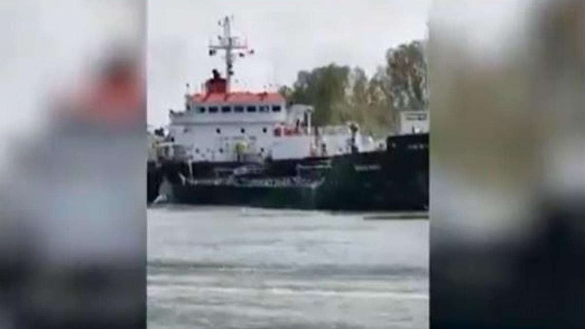 video momentul in care doua nave se ciocnesc in delta dunarii
