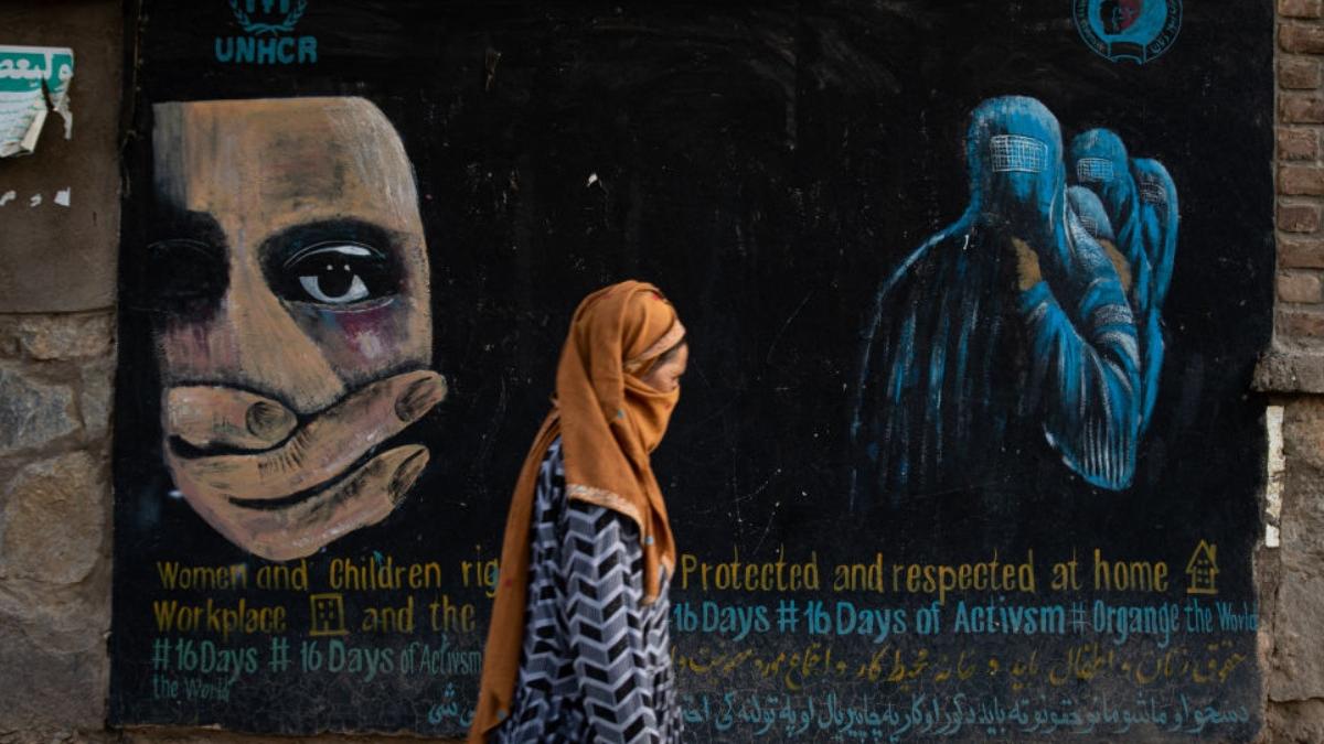 femeile afgane ii sfideaza pe talibani dupa interdictia de a vorbi sau canta in public vocea mea nu este interzisa