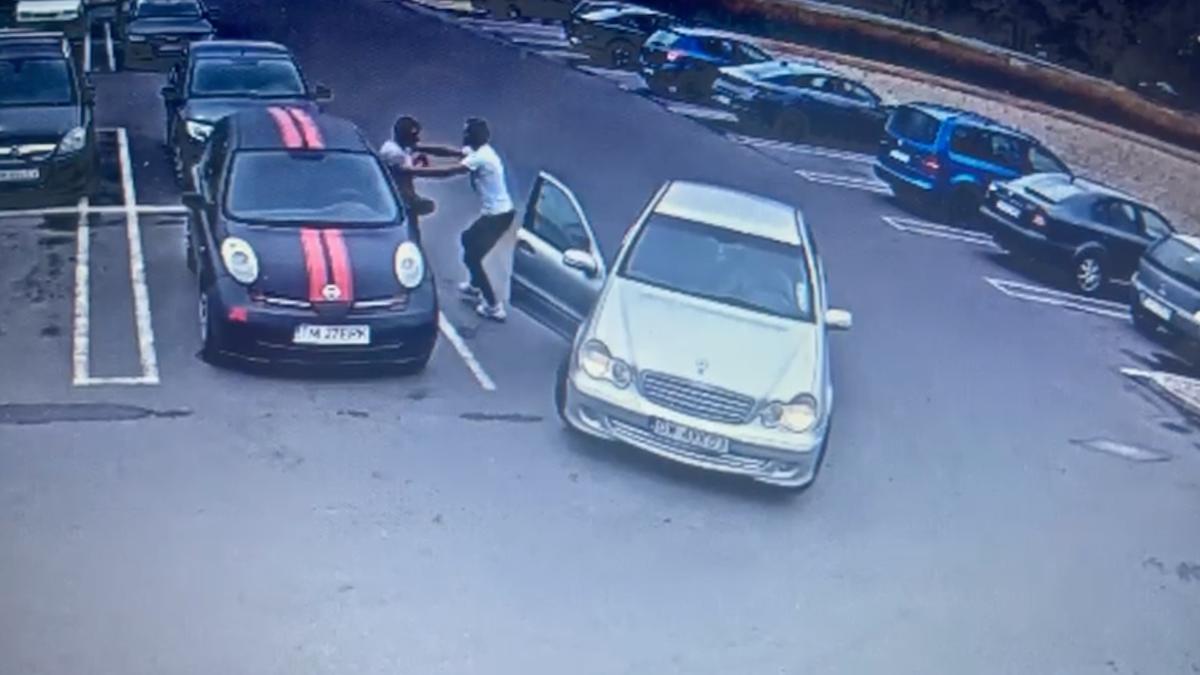 un barbat a fost rapit in mijlocul strazii de trei indivizi la timisoara totul a fost surprins de camerele de supraveghere