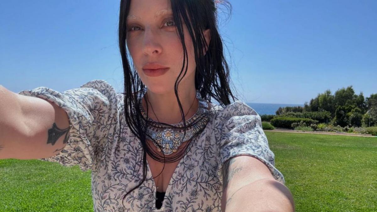 un star pop este de nerecunoscut din cauza unui nou trend pentru sprancene fanii sunt incurcati si spun ca nu este ea