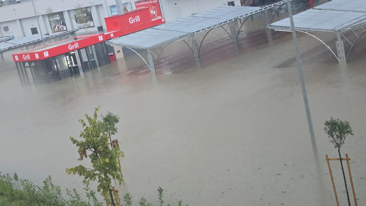 ploaie record in mangalia au cazut 226 de litri pe metrul patrat cod rosu de inundatii in dobrogea se vor depasi cotele de aparare