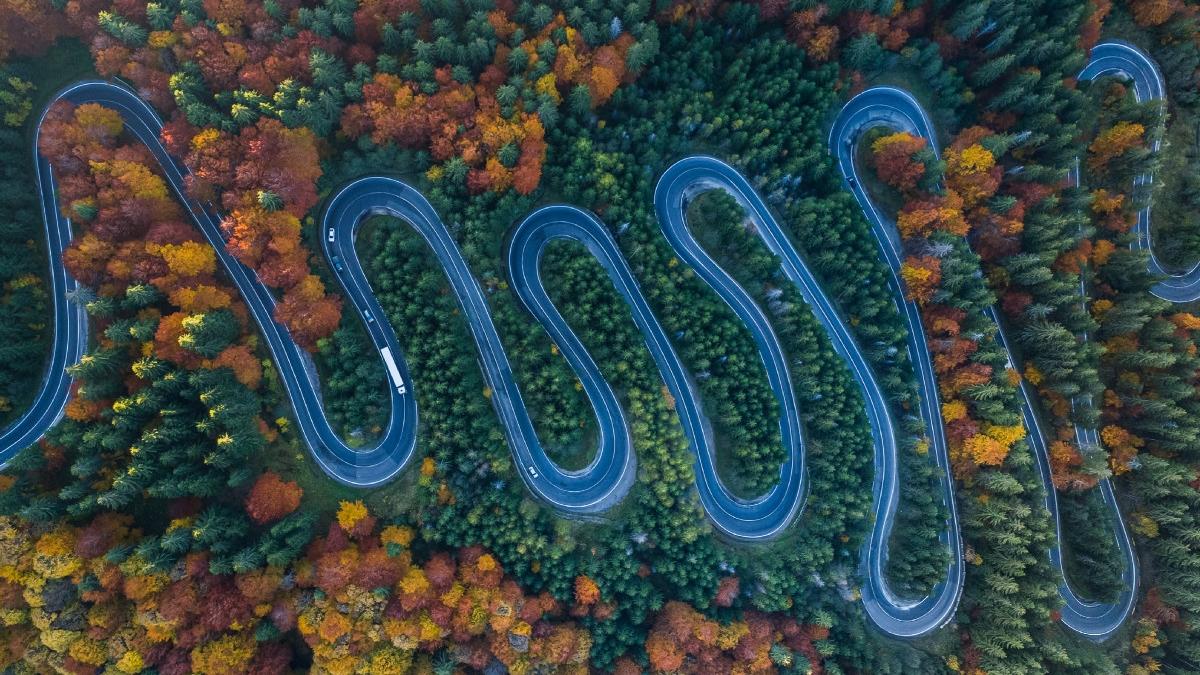 locuri de vizitat toamna in romania cele mai frumoase destinatii pentru cupluri familii sau persoane dornice de aventura