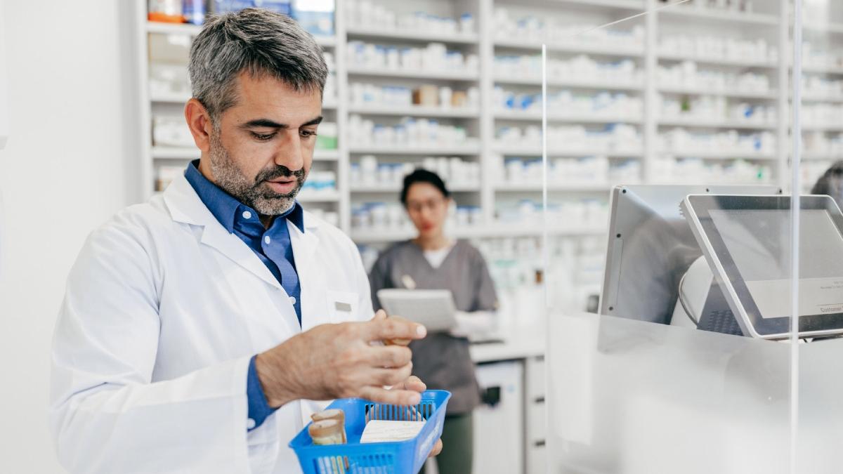 prima farmacie clinica din romania va fi infiintata la o unitate medicala din bucuresti ce rol va avea