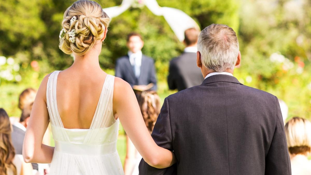 tara din europa unde biserica vrea sa le interzica mireselor sa fie conduse de tata la altar