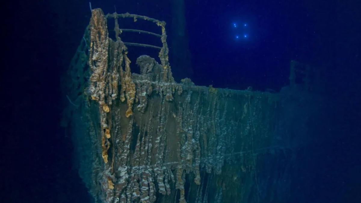 imaginile care dezvaluie profunzimea degradarii titanicului celebra balustrada a disparut iar artefactele ies din nou la lumina