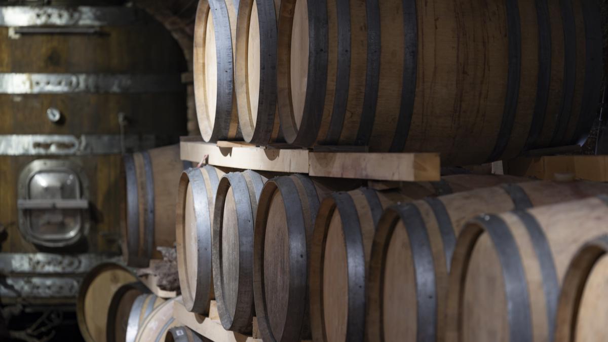 o femeie din iasi a murit intoxicata in beci din cauza vinului care fermenta sotul ei a fost salvat in ultima clipa