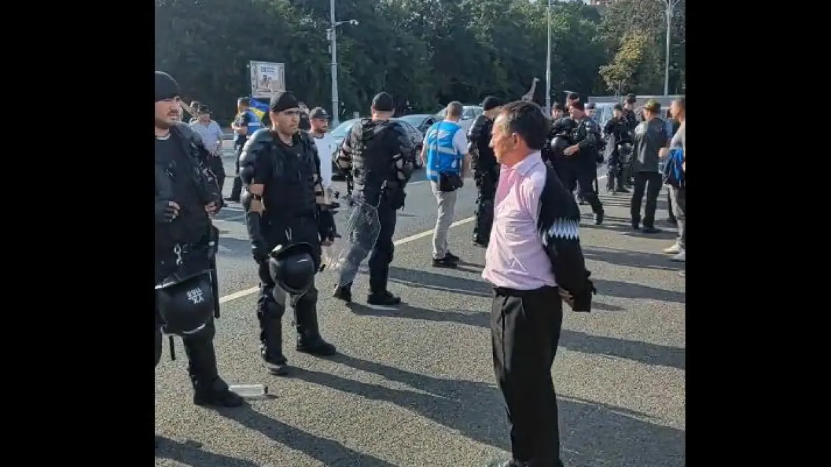 scene violente in timpul protestului oierilor din piata victoriei o jandarmerita a fost lovita in cap cu o talanga