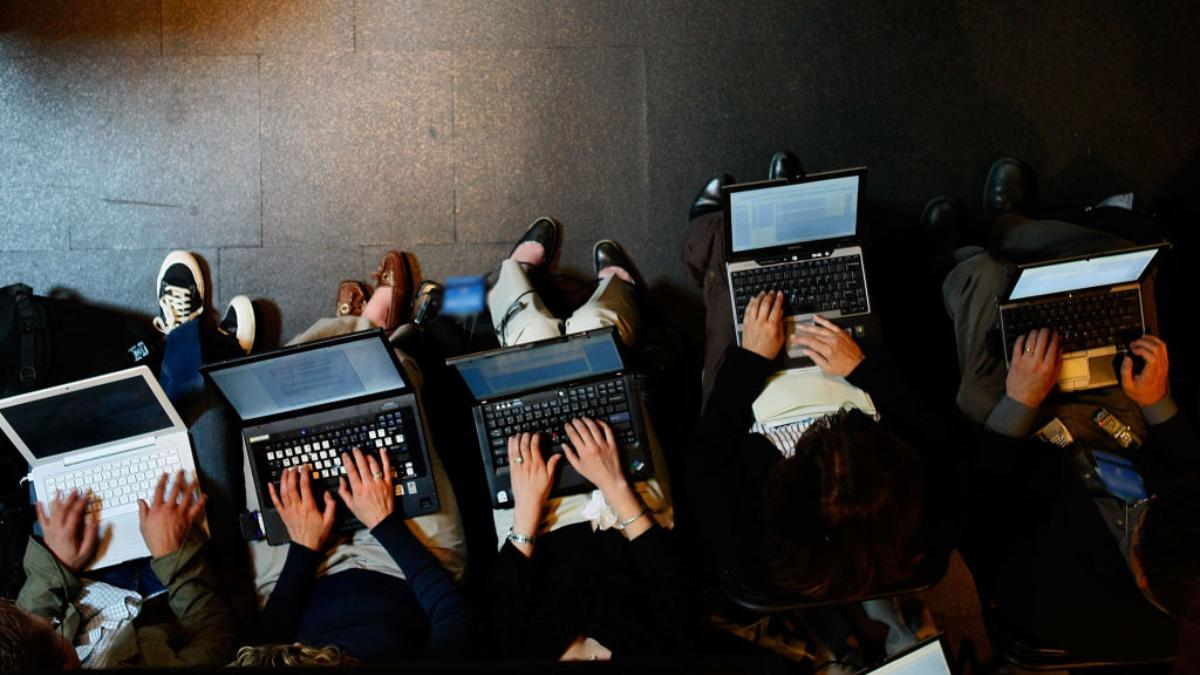 tara in care angajatii nu si pot da demisia si angajeaza experti care sa i ajute sa scape de la locul de munca