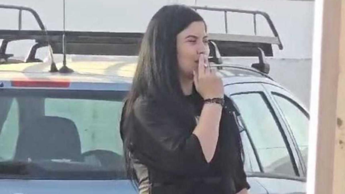 o politista din teleorman a fost filmata in timp ce fumeaza si bea suc in timpul unei misiuni la balci ipj a inceput o ancheta