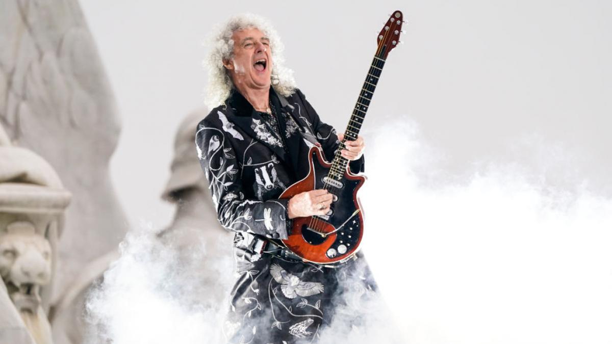 chitaristul queen sir brian may a dezvaluit ca avut un accident vascular cerebral si ca nu si a putut misca mana stanga