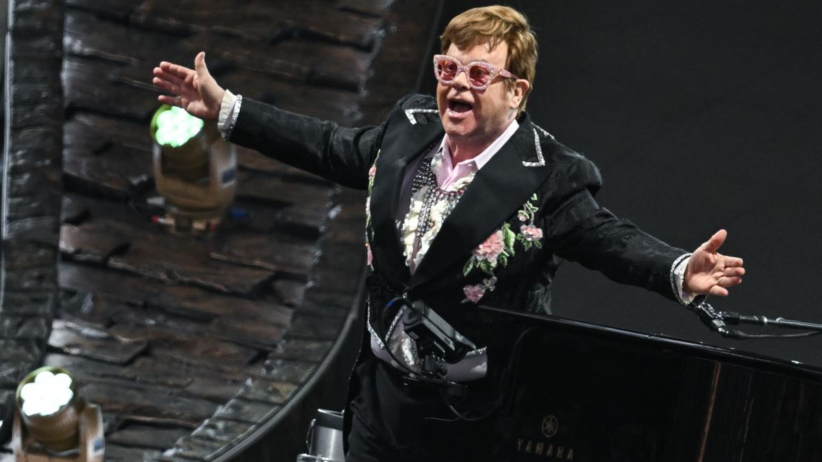 elton john pe scena
